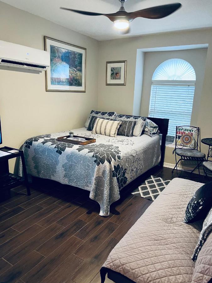Ruskin Fl Private 2 Bdrm 1 Bath Suite Common Areas Shared With Host And Cat Eksteriør billede
