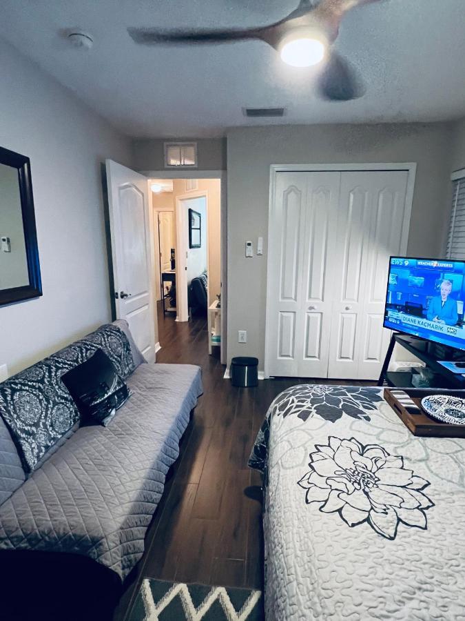 Ruskin Fl Private 2 Bdrm 1 Bath Suite Common Areas Shared With Host And Cat Eksteriør billede